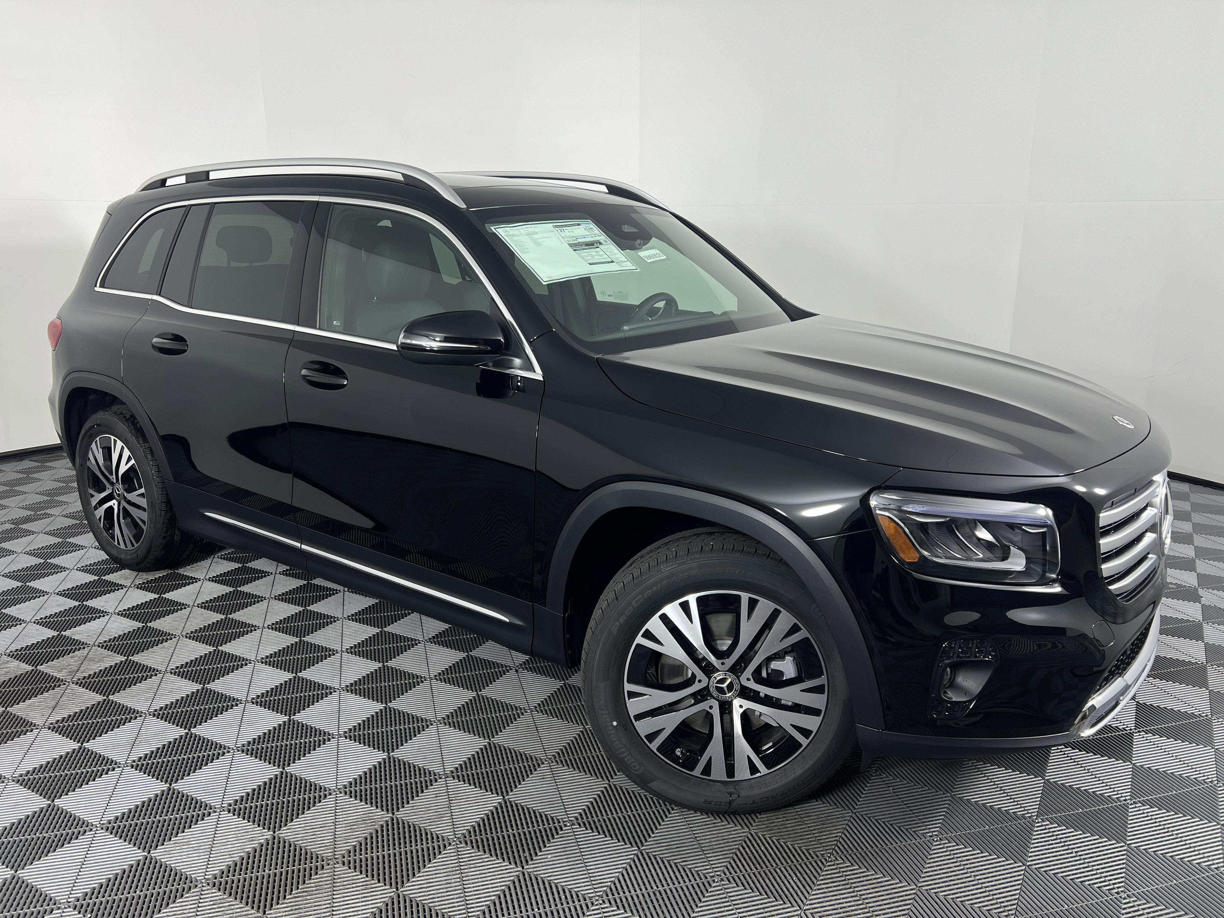 Used 2026 Mercedes-Benz GLB 250 4MATIC image 2