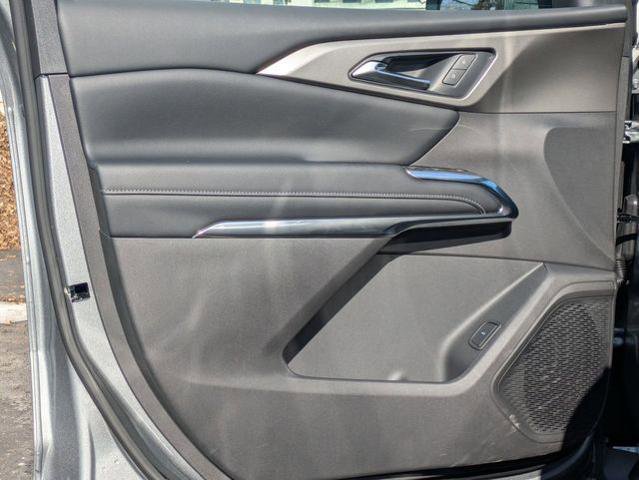 New 2026 Chevrolet Traverse LT w/ Sun and Wheel Package FWD image 12