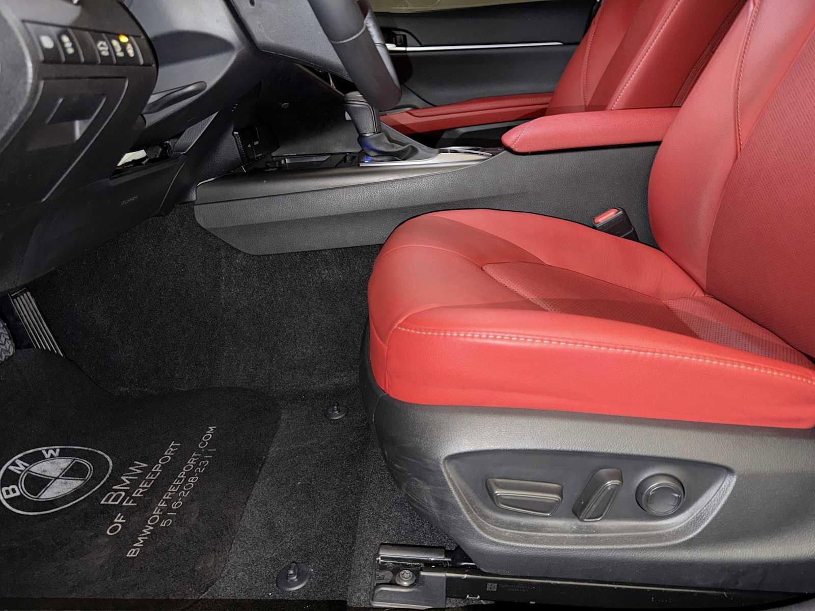 Used 2023 Toyota Camry XSE image 10