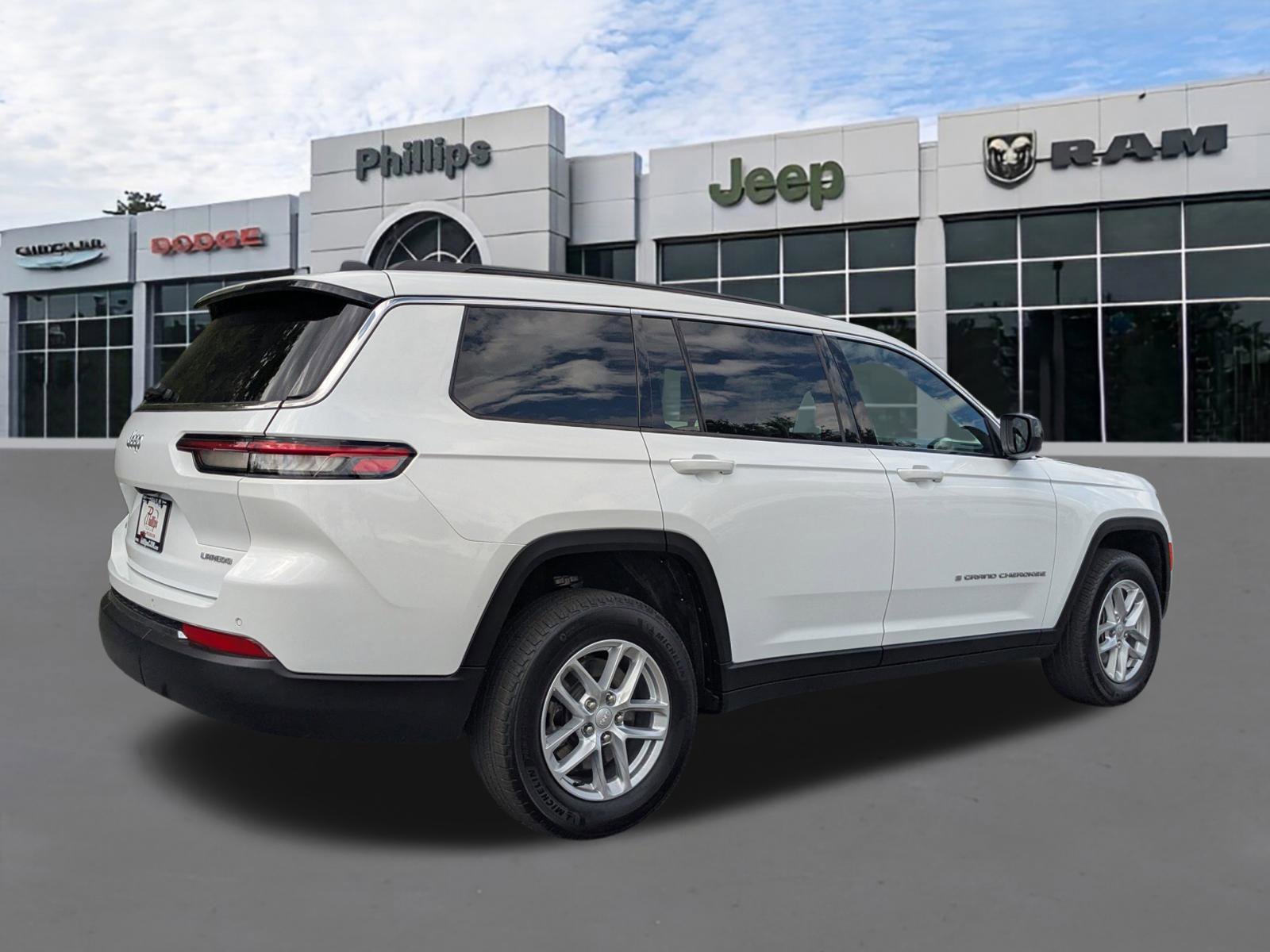 Certified 2025 Jeep Grand Cherokee L Laredo w/ Luxury Tech Group I image 3