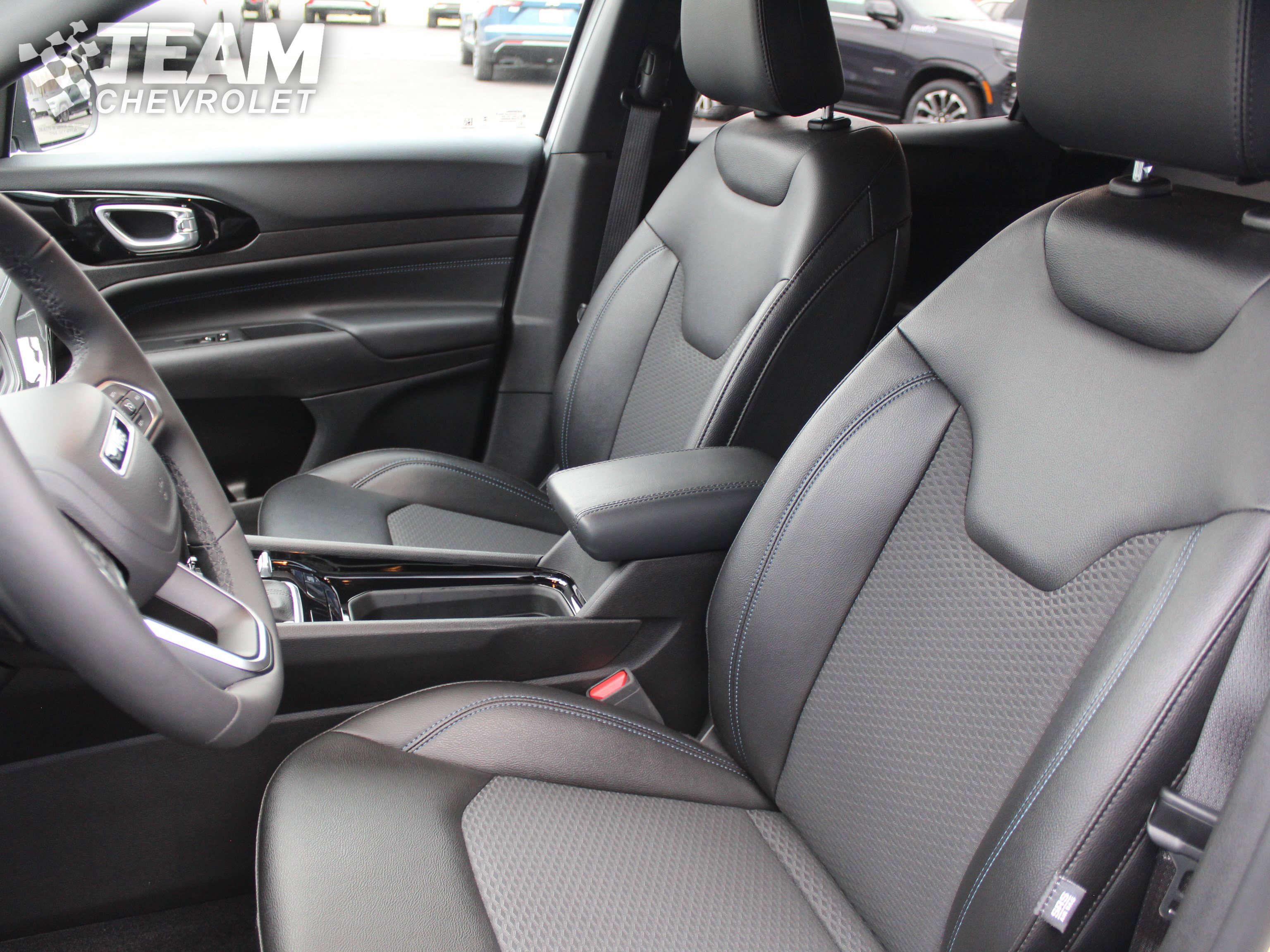 Used 2025 Jeep Compass Latitude w/ Altitude Special Edition image 11