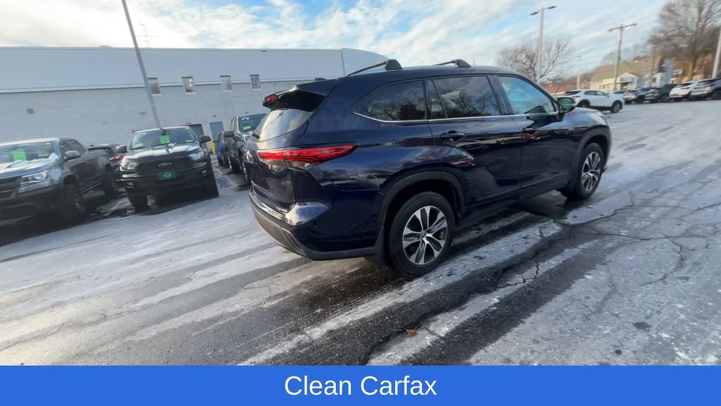 Used 2021 Toyota Highlander XLE image 2