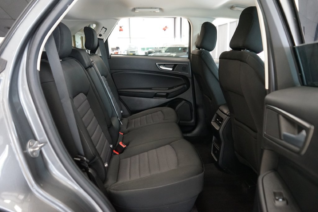 Used 2023 Ford Edge SE w/ Black Appearance Package AWD/4WD image 12