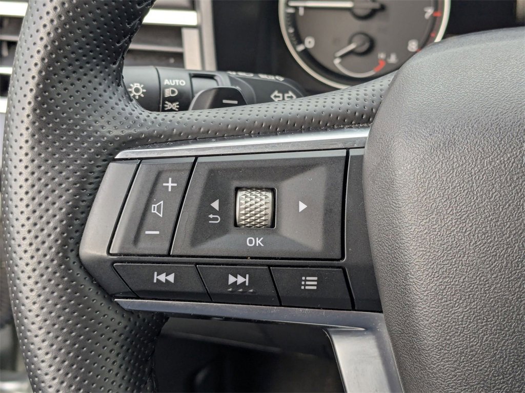 Used 2025 Mitsubishi Outlander SE image 18