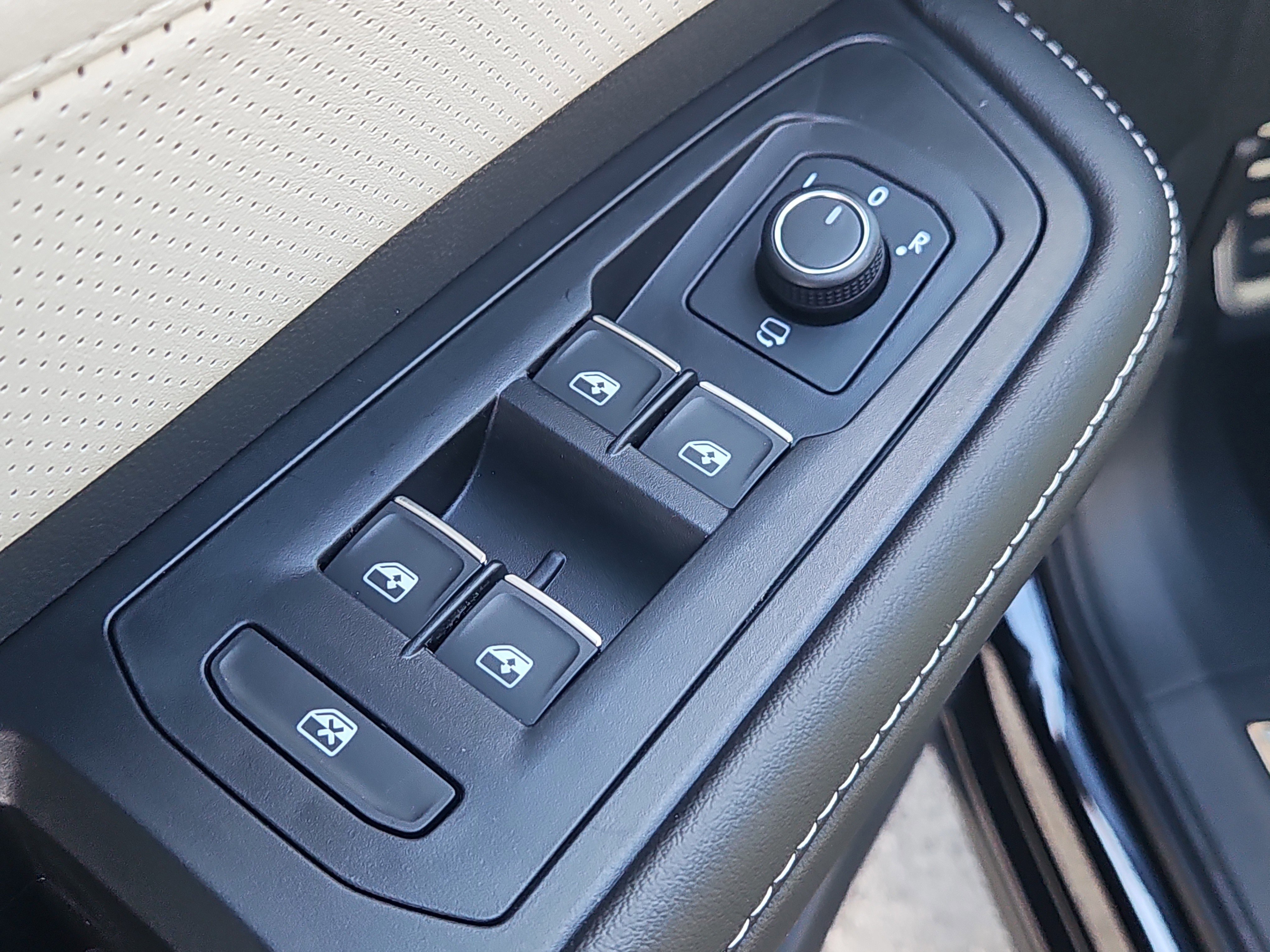 New 2026 Volkswagen Atlas Cross Sport SEL Premium R-Line image 7