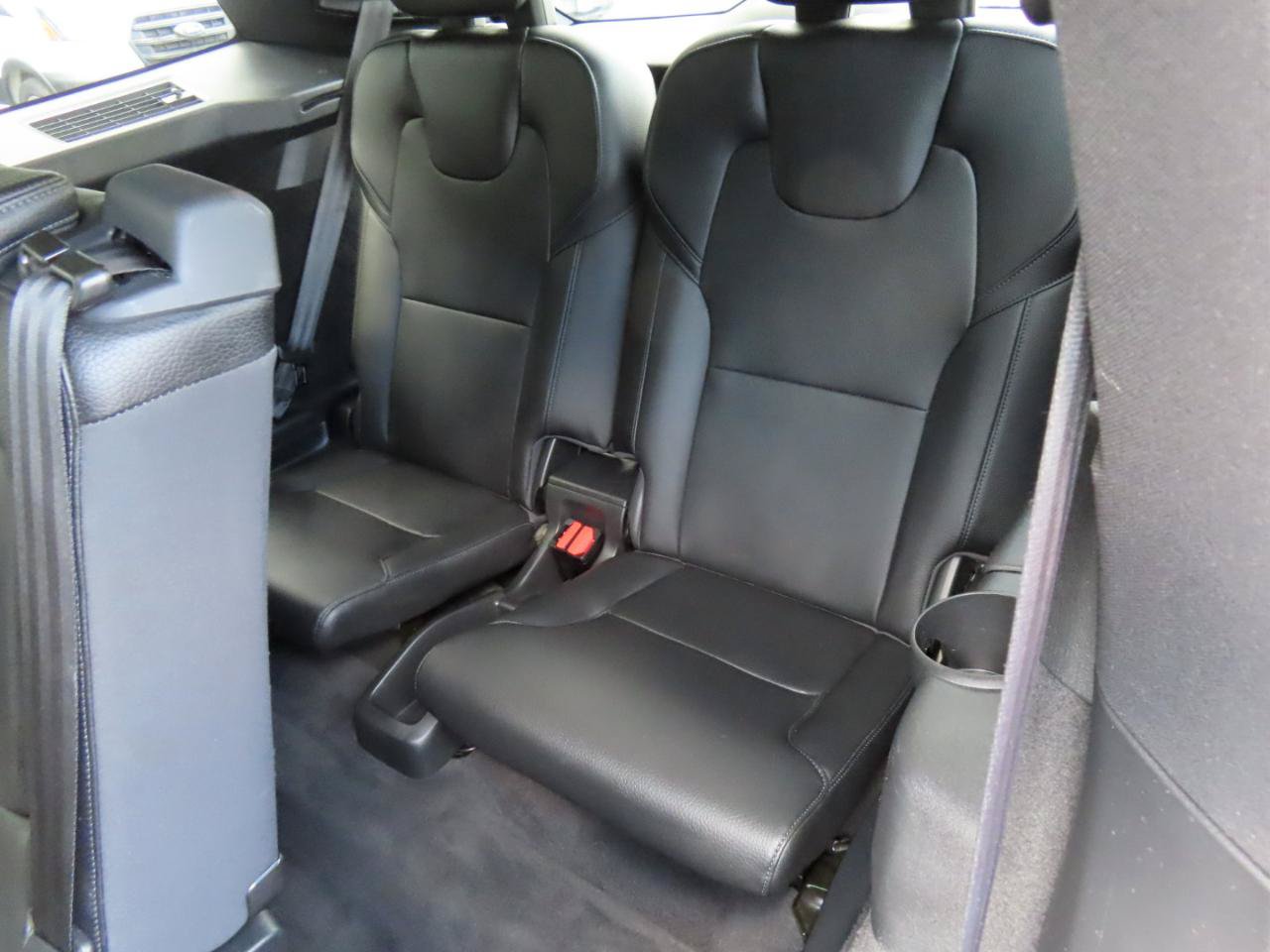 Used 2018 Volvo XC90 T6 Momentum w/ Convenience Package AWD/4WD image 15