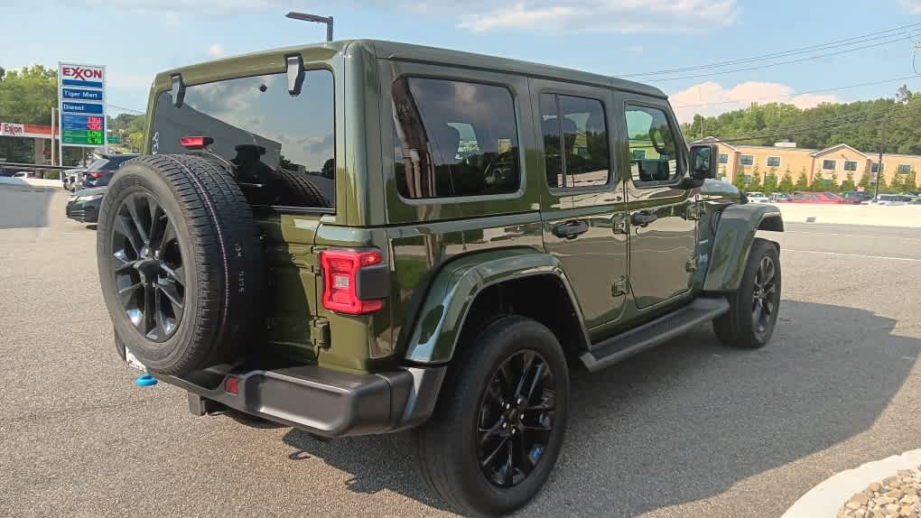 Used 2023 Jeep Wrangler Unlimited Sahara w/ Cold Weather Group AWD/4WD image 7