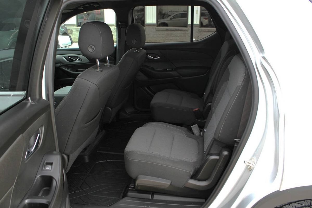 Used 2022 Chevrolet Traverse LT w/ LPO, Floor Liner Package AWD/4WD image 9