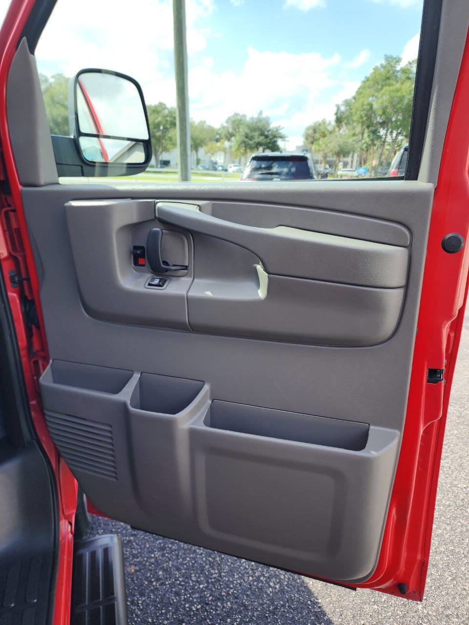 Used 2014 Chevrolet Express 3500 LS image 23