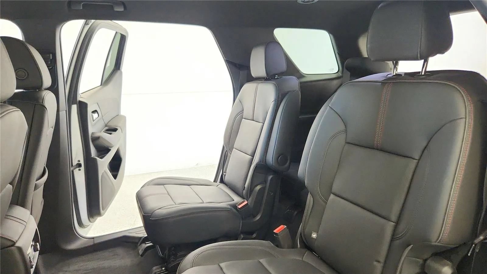Used 2023 Chevrolet Traverse RS FWD image 31