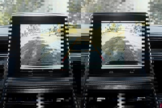 Used 2022 GMC Yukon XL SLE w/ Gmc Pro Safety Plus Package image 71