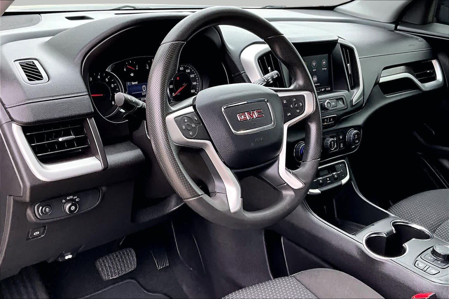 Used 2024 GMC Terrain SLE w/ Driver Convenience Package FWD image 31