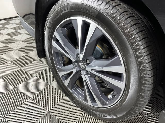 Used 2020 Nissan Pathfinder Platinum FWD image 16