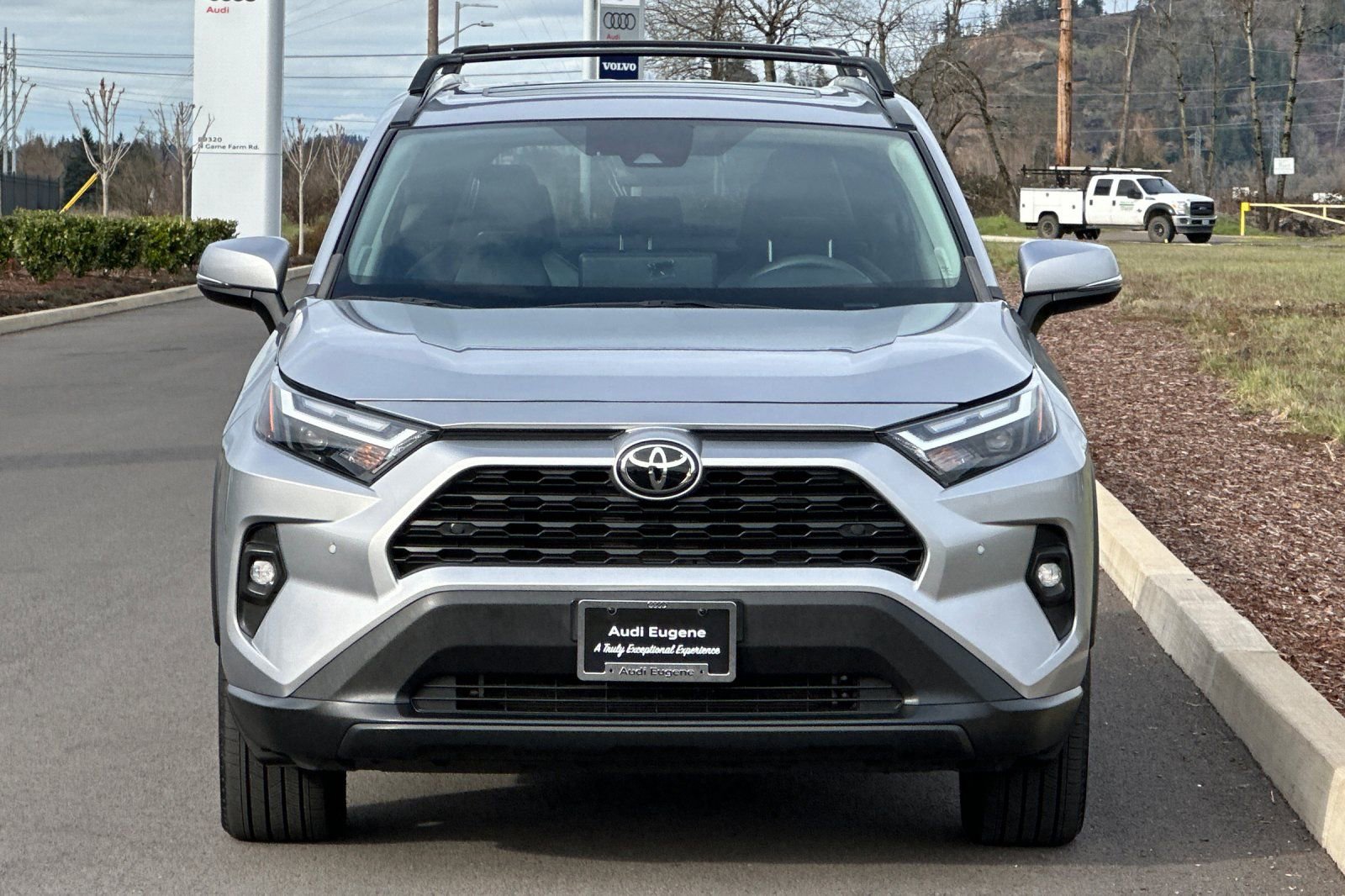 Used 2023 Toyota RAV4 XLE Premium image 8