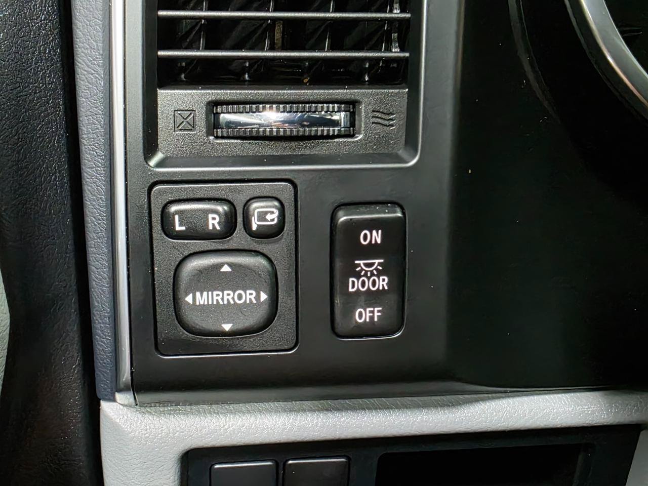 Used 2018 Toyota Sequoia Limited w/ Safety & Convenience Package AWD/4WD image 43