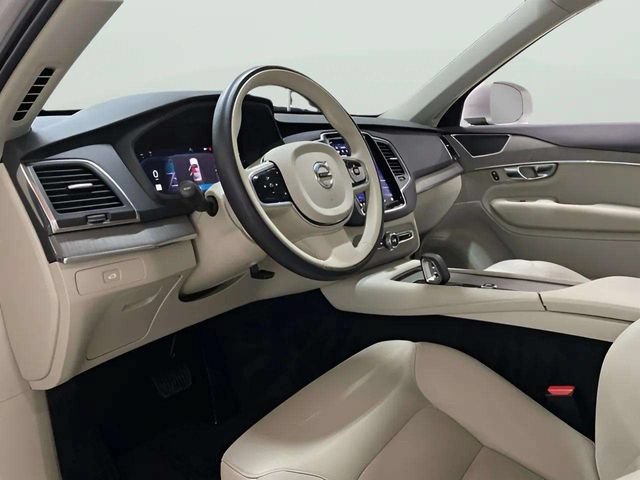 Used 2023 Volvo XC90 B6 Core AWD/4WD image 19
