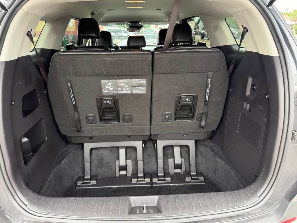 Used 2025 Kia Carnival FWD image 22