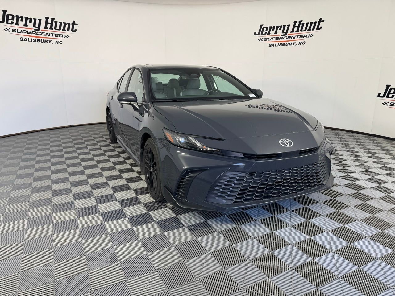 Used 2025 Toyota Camry SE w/ Convenience Package image 8