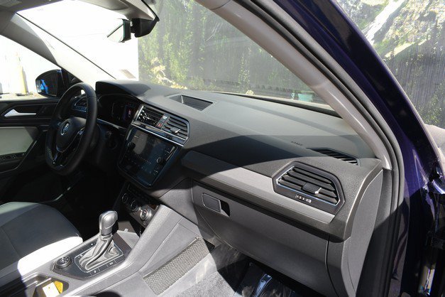 Used 2021 Volkswagen Tiguan SEL AWD/4WD image 25