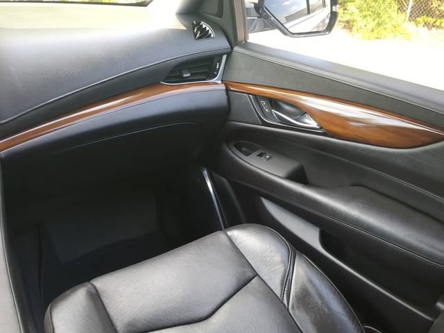 Used 2020 Cadillac Escalade Luxury AWD/4WD image 16