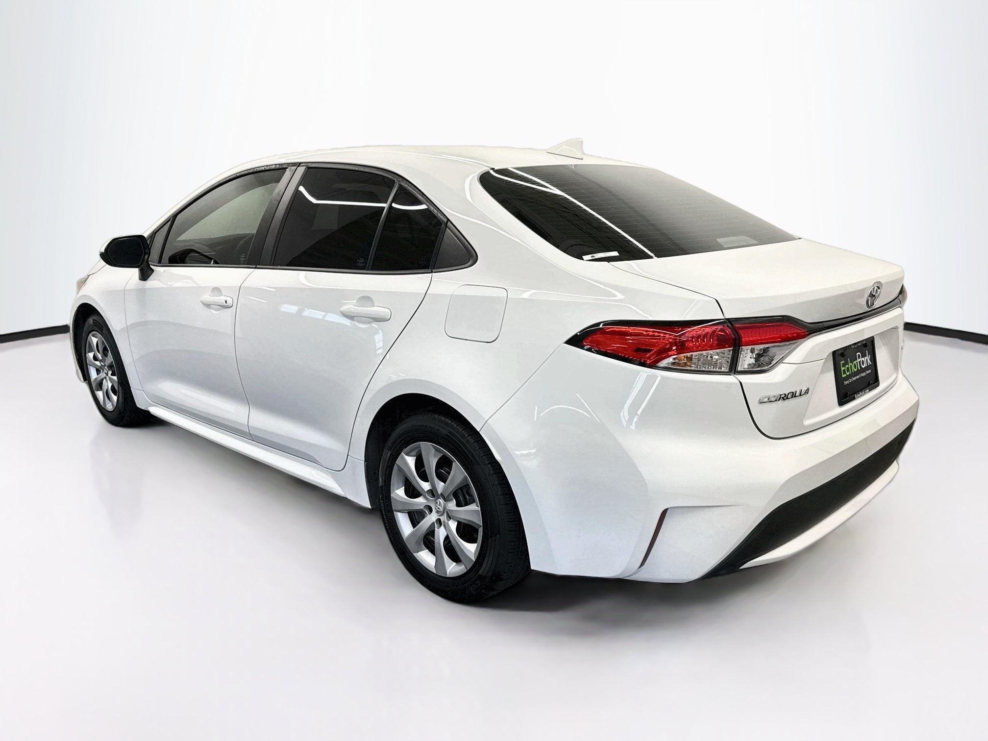 Used 2022 Toyota Corolla LE FWD image 5