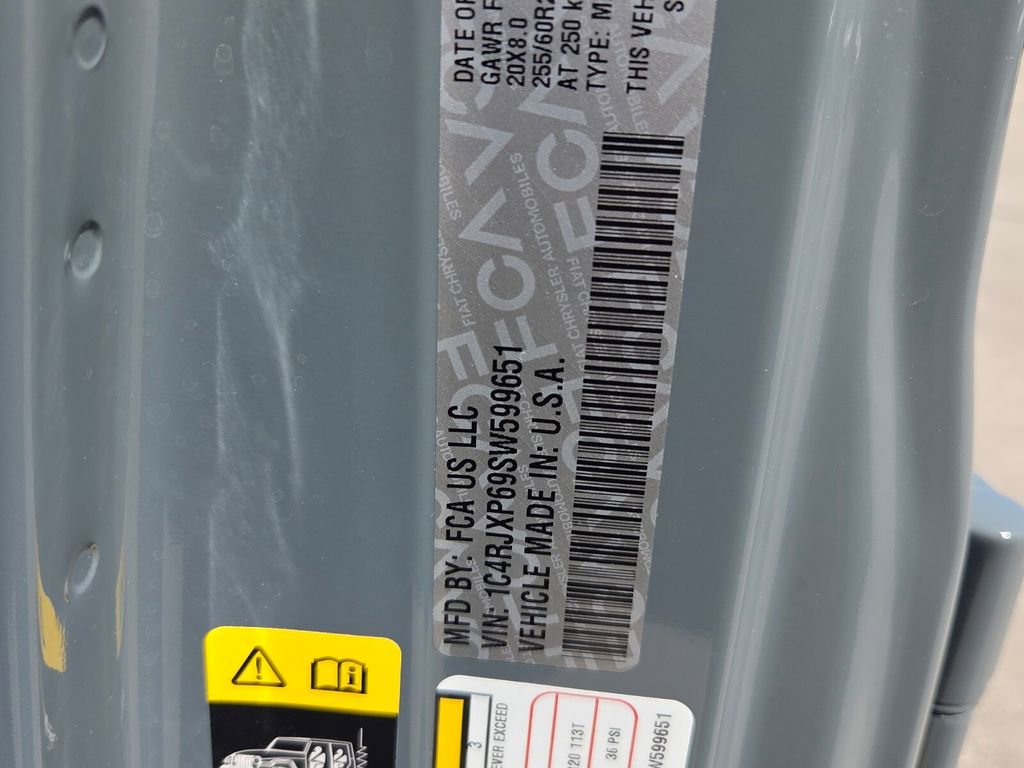 Used 2025 Jeep Wrangler Unlimited Sahara w/ Safety Group AWD/4WD image 4