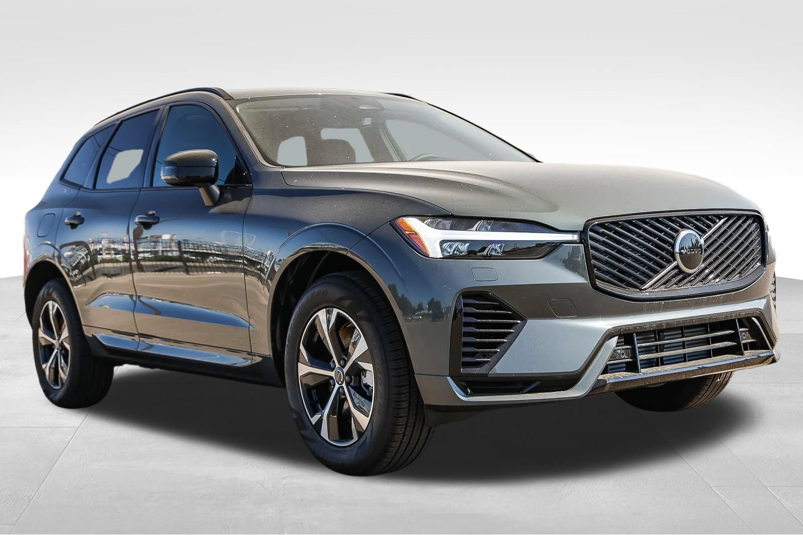 New 2026 Volvo XC60 T8 Core w/ Climate Package AWD/4WD image 3