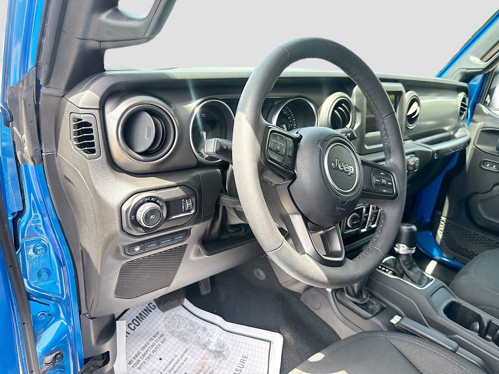 Used 2023 Jeep Wrangler Unlimited w/ Cold Weather Group AWD/4WD image 10