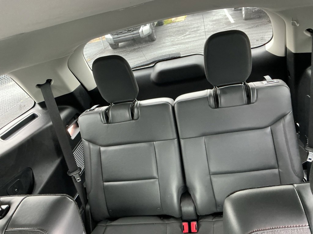 Used 2025 Ford Explorer Active w/ Active Comfort Package RWD image 18