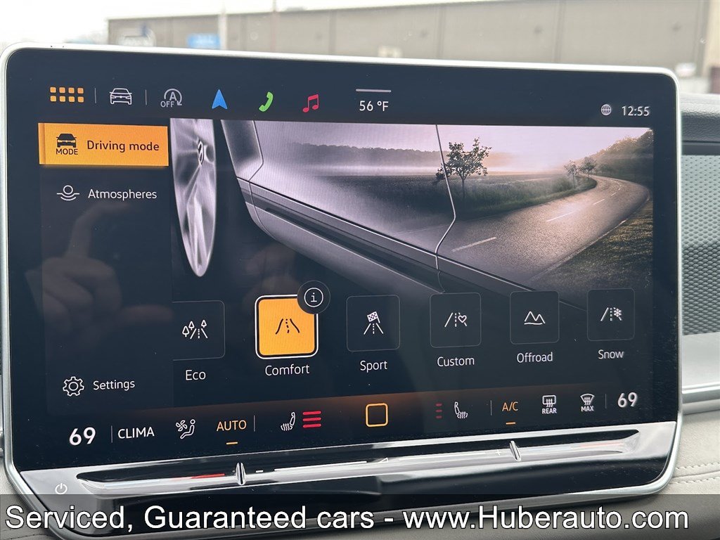 Used 2025 Volkswagen Tiguan SE AWD/4WD image 23