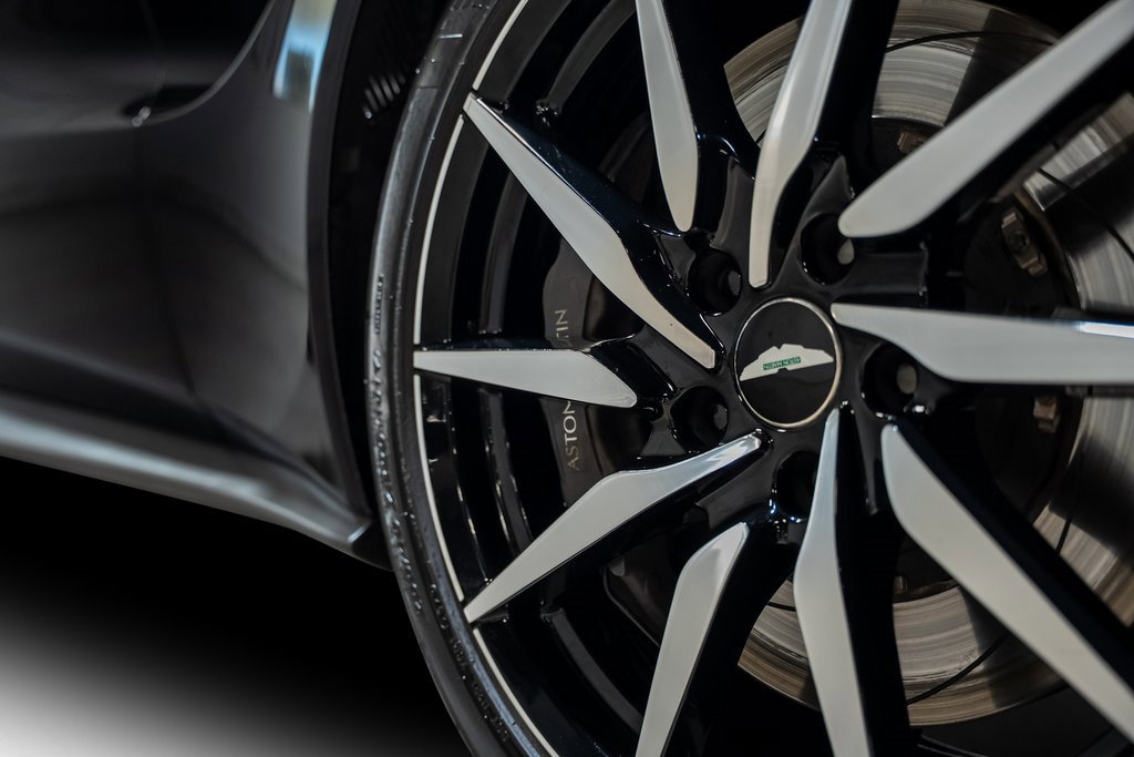 Used 2020 Aston Martin V8 Vantage Coupe image 21