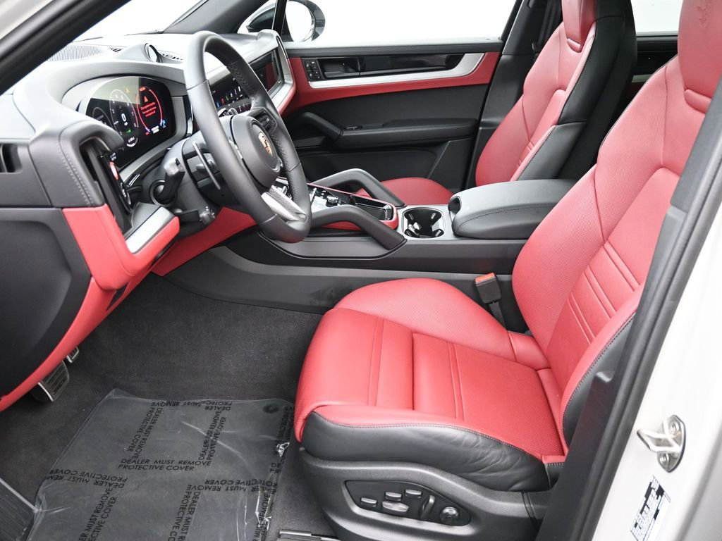 Certified 2025 Porsche Cayenne S image 7