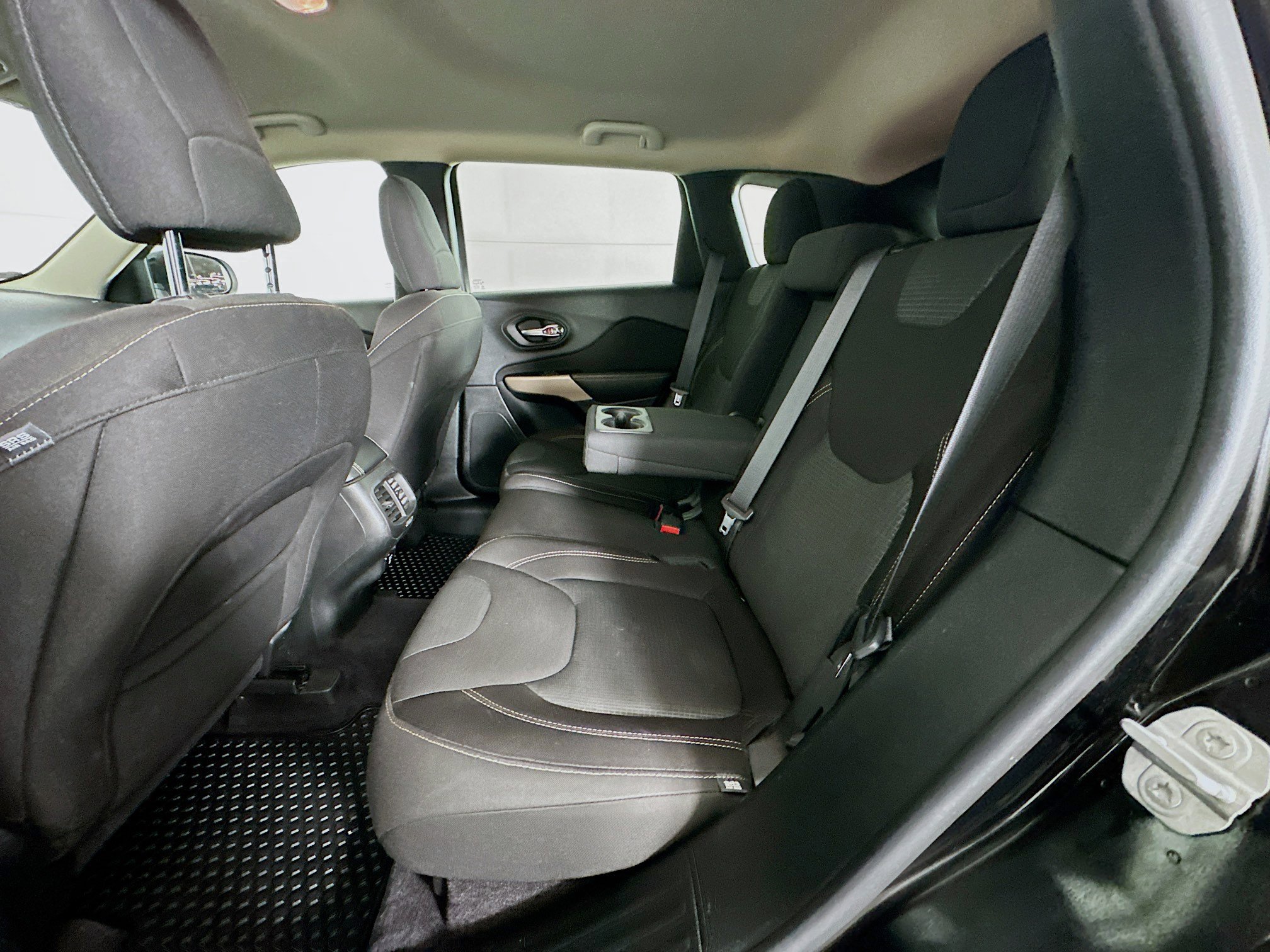 Used 2017 Jeep Cherokee Latitude w/ Cold Weather Group image 26