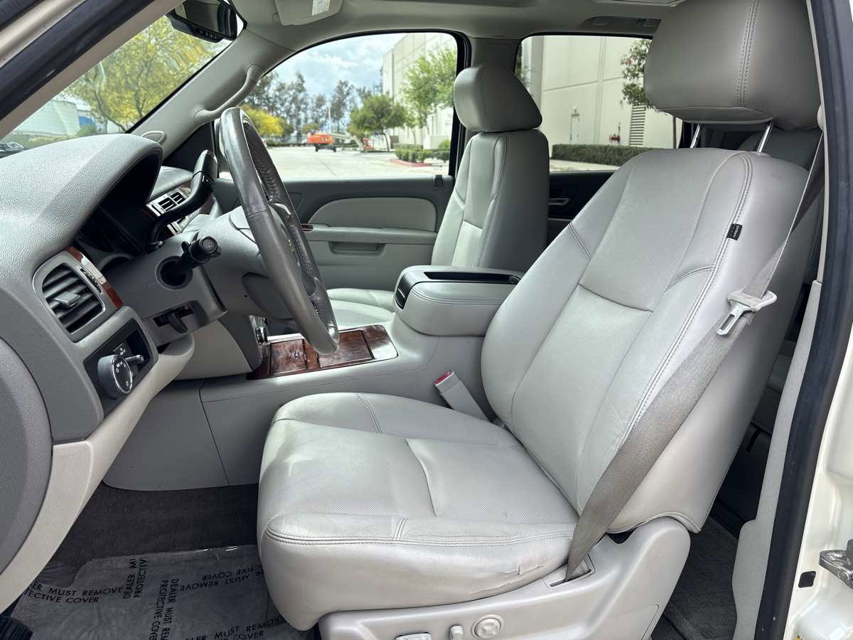 Used 2013 Chevrolet Tahoe LTZ image 23