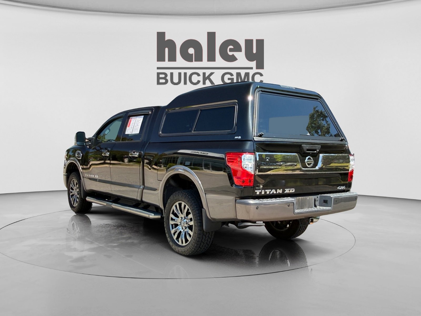 Used 2018 Nissan Titan Platinum Reserve w/ Platinum Utility Package AWD/4WD image 3