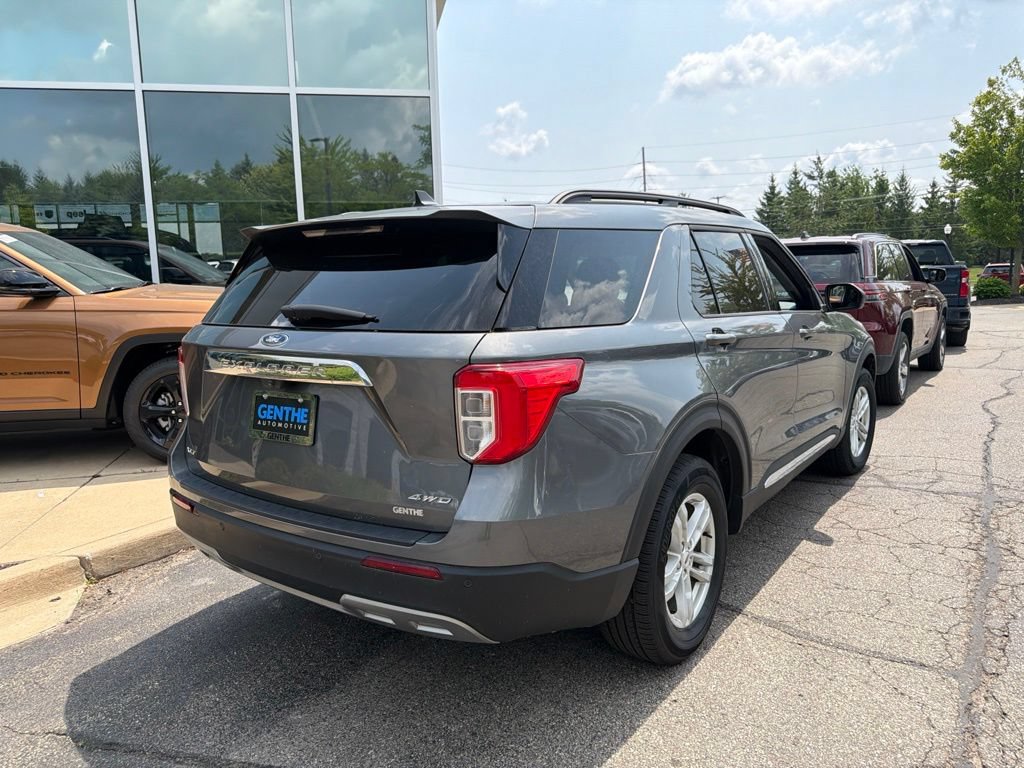 Used 2023 Ford Explorer XLT w/ Equipment Group 202A AWD/4WD image 3