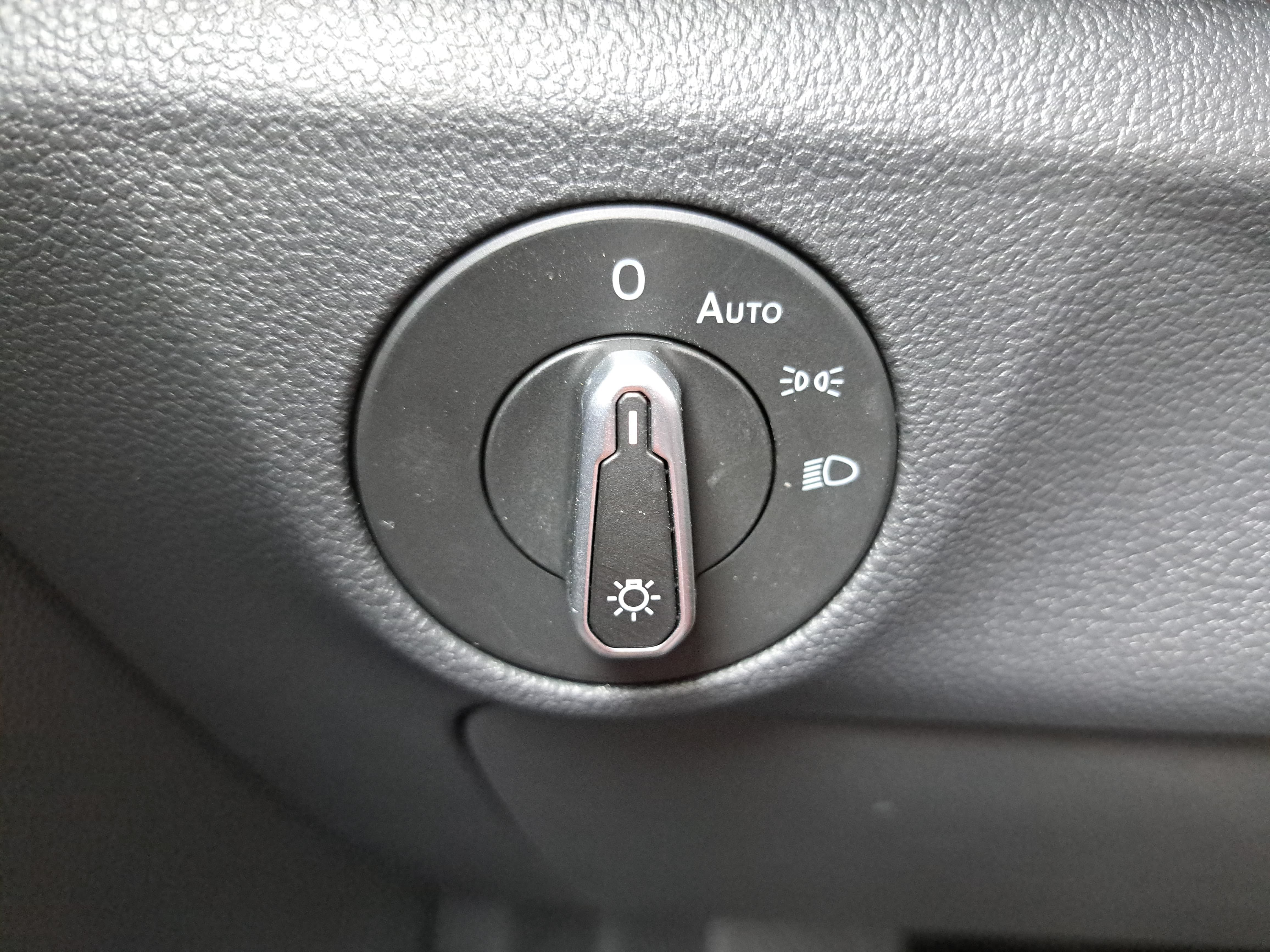 Certified 2025 Volkswagen Jetta SE FWD image 25
