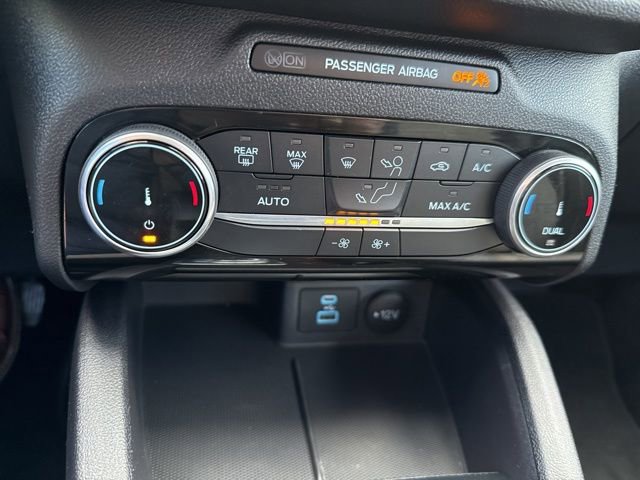 Used 2022 Ford Escape SE image 28