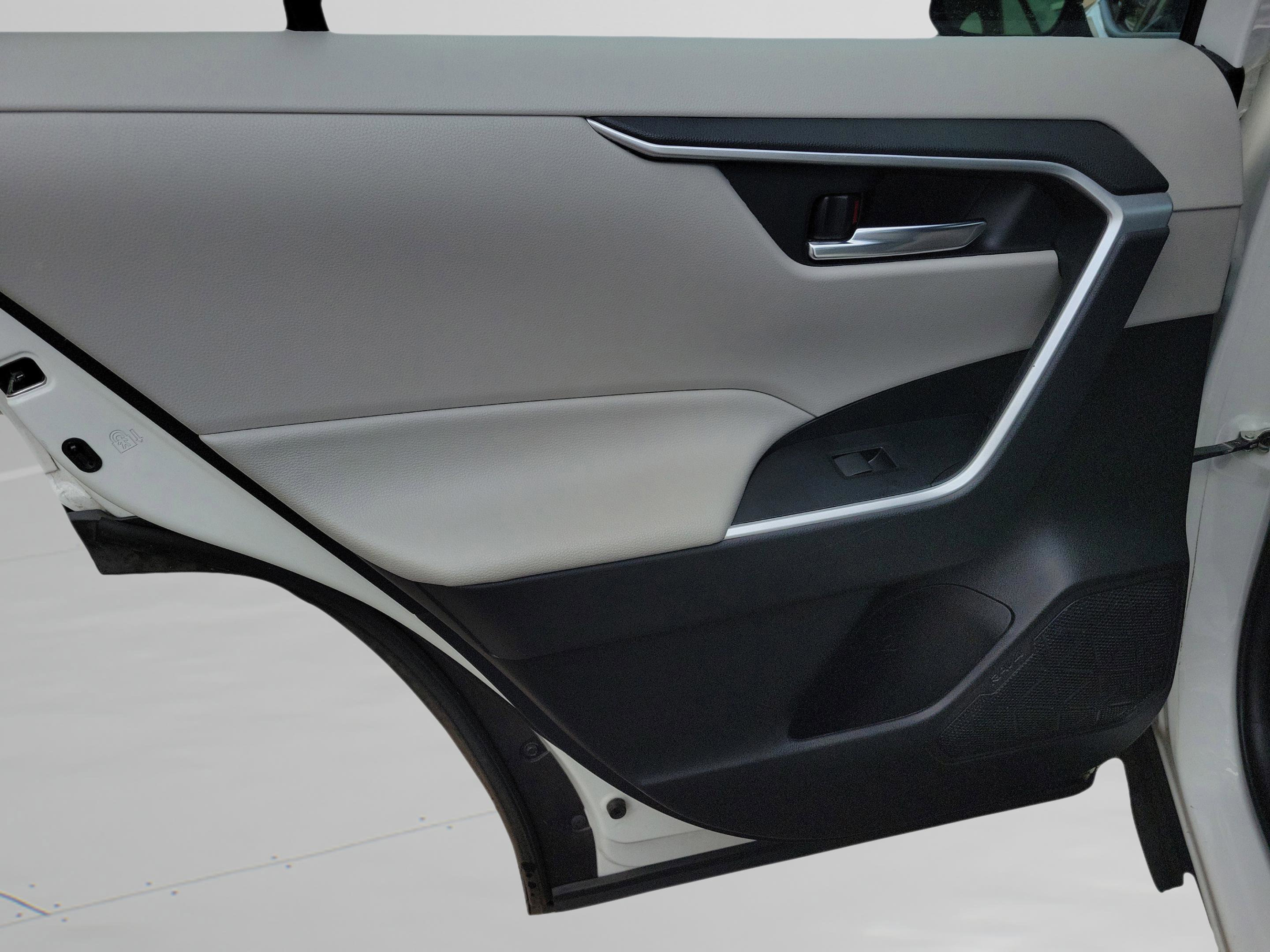 Used 2020 Toyota RAV4 XLE image 26