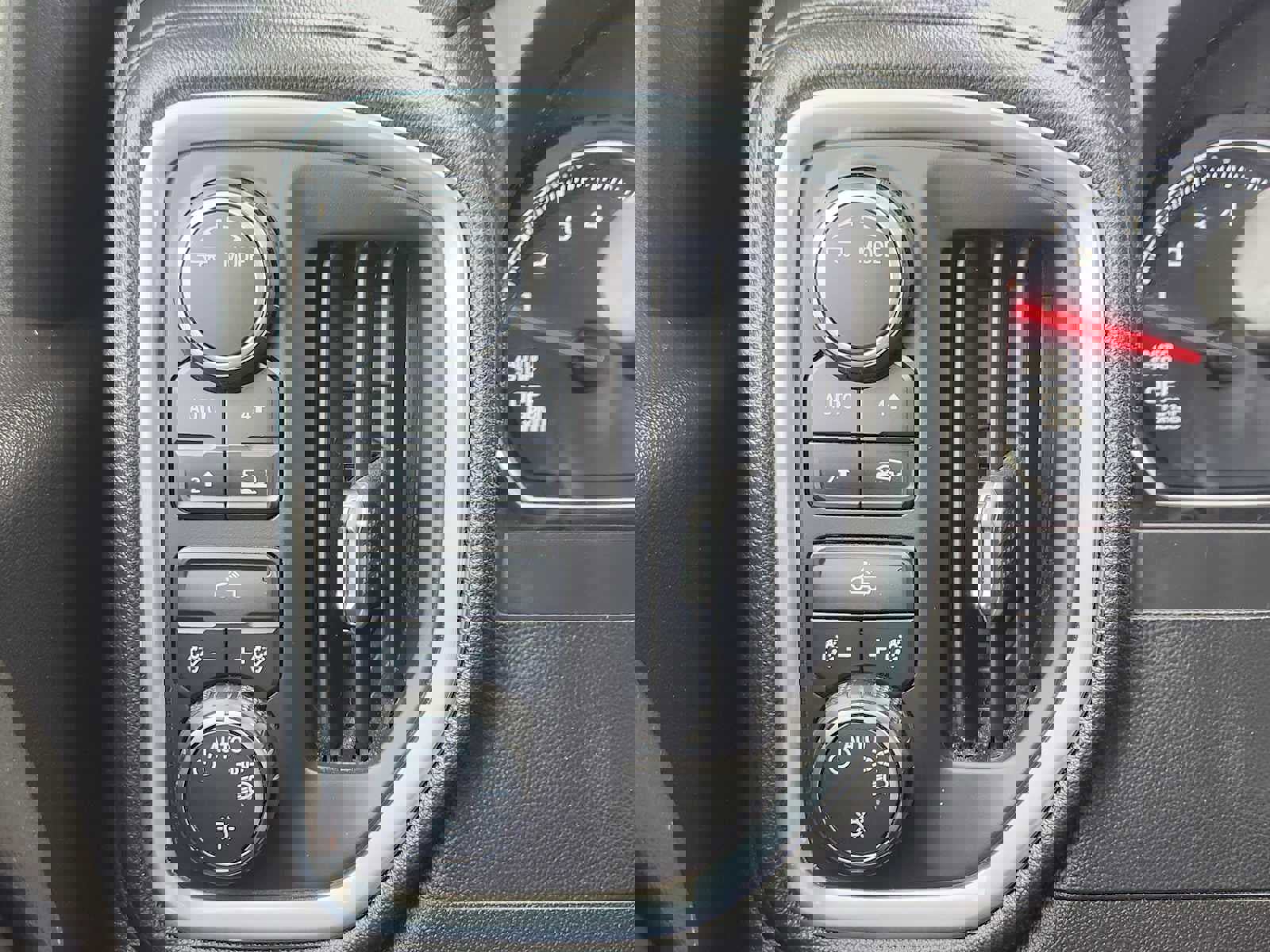 Used 2021 Chevrolet Silverado 1500 LT image 24