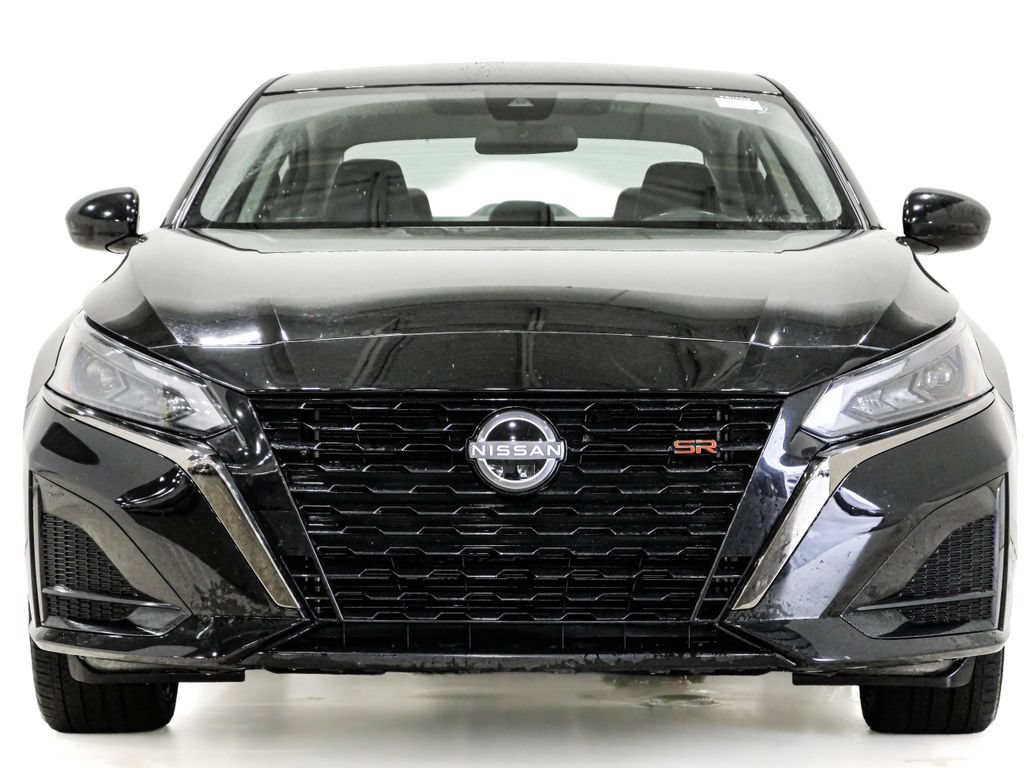 Used 2025 Nissan Altima 2.5 SR FWD image 2