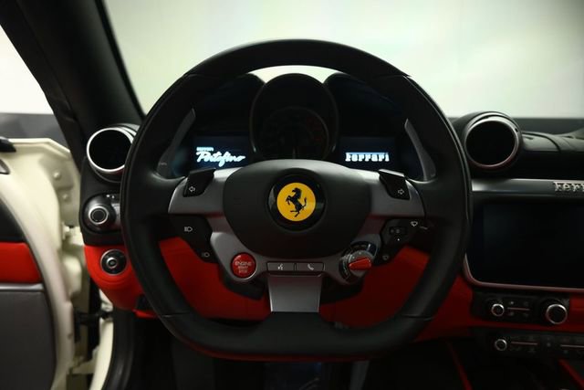 Used 2020 Ferrari Portofino RWD image 43