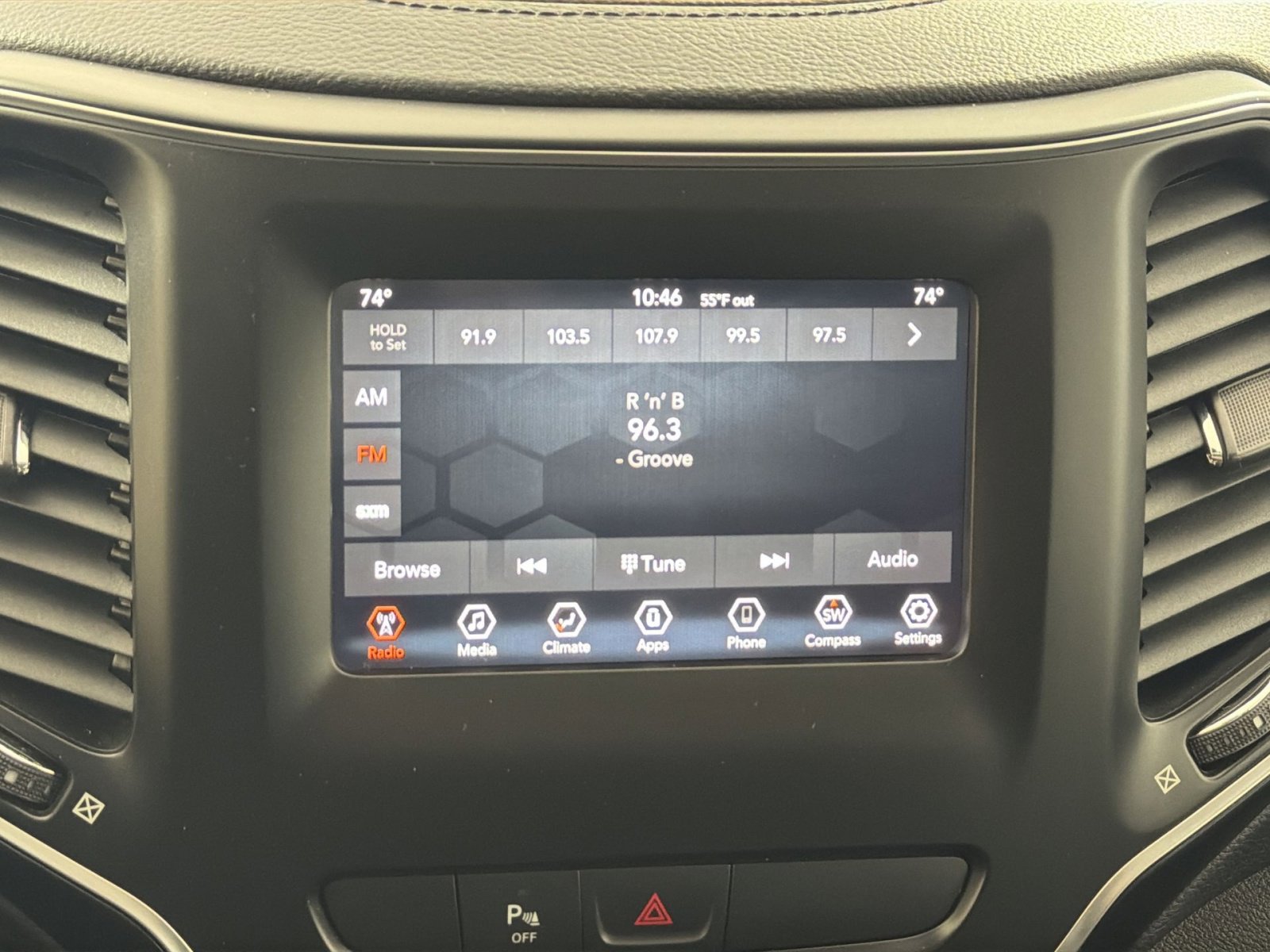 Used 2020 Jeep Cherokee Latitude Plus w/ Comfort/Convenience Group image 18