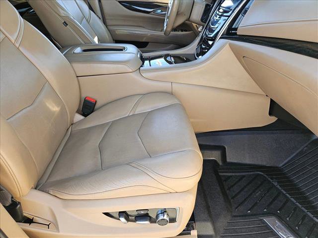 Used 2018 Cadillac Escalade ESV Platinum AWD/4WD image 21