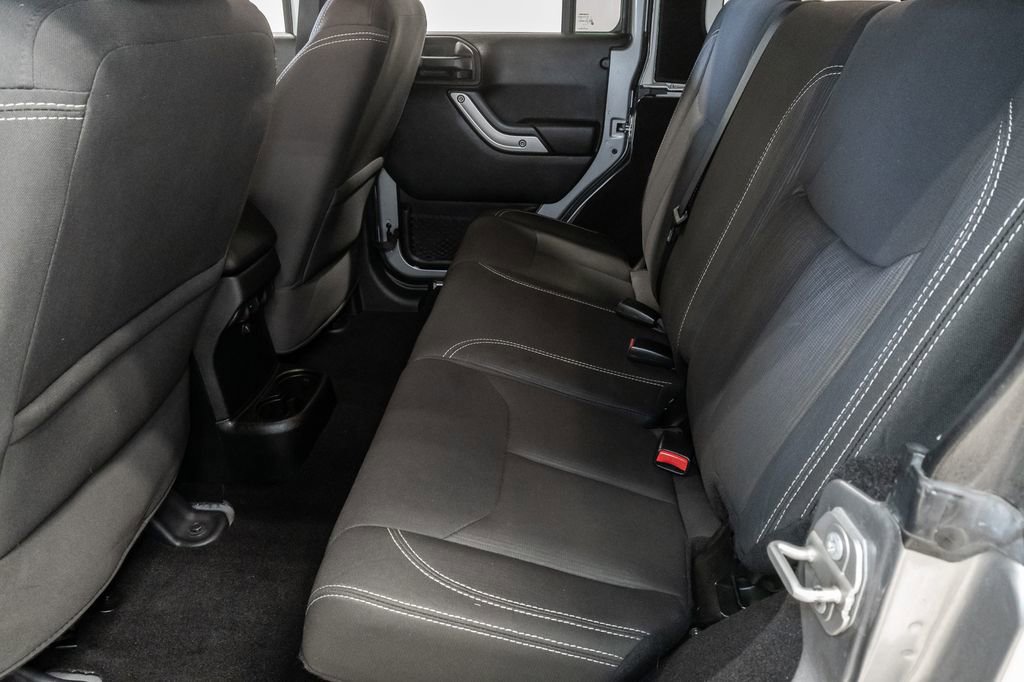 Used 2018 Jeep Wrangler Unlimited Sahara w/ Connectivity Group image 22