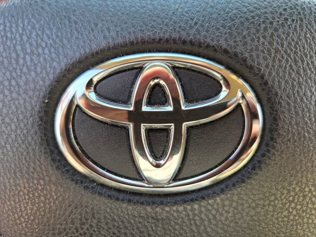 Used 2017 Toyota Corolla LE w/ Carpet Mat Package (TMS) FWD image 31