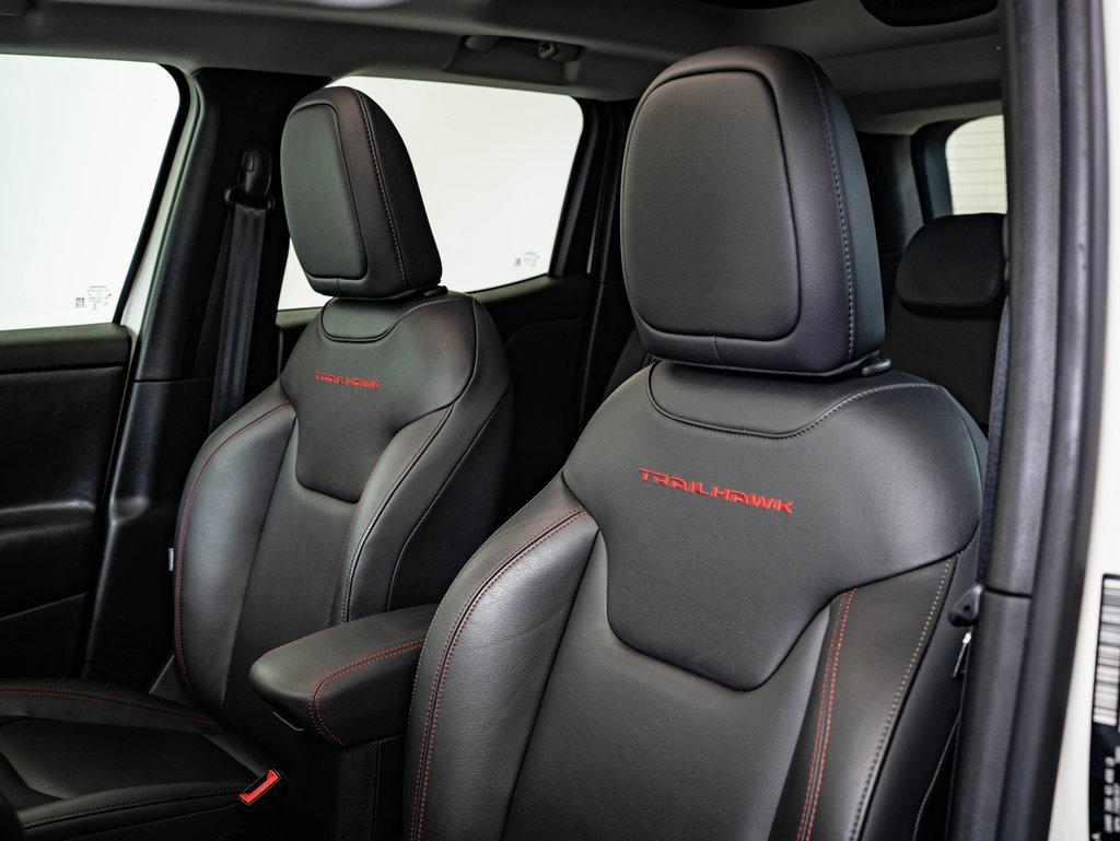 Used 2016 Jeep Renegade Trailhawk w/ Premium Trailhawk Package image 25