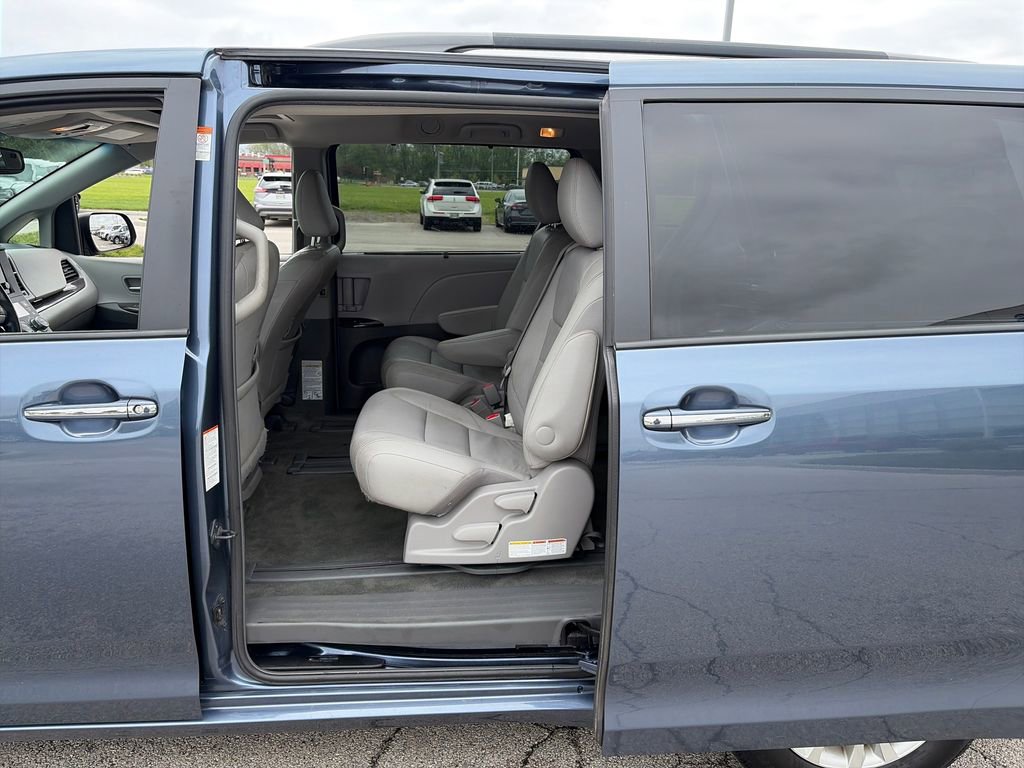 Used 2015 Toyota Sienna XLE w/ XLE Navigation Package FWD image 25
