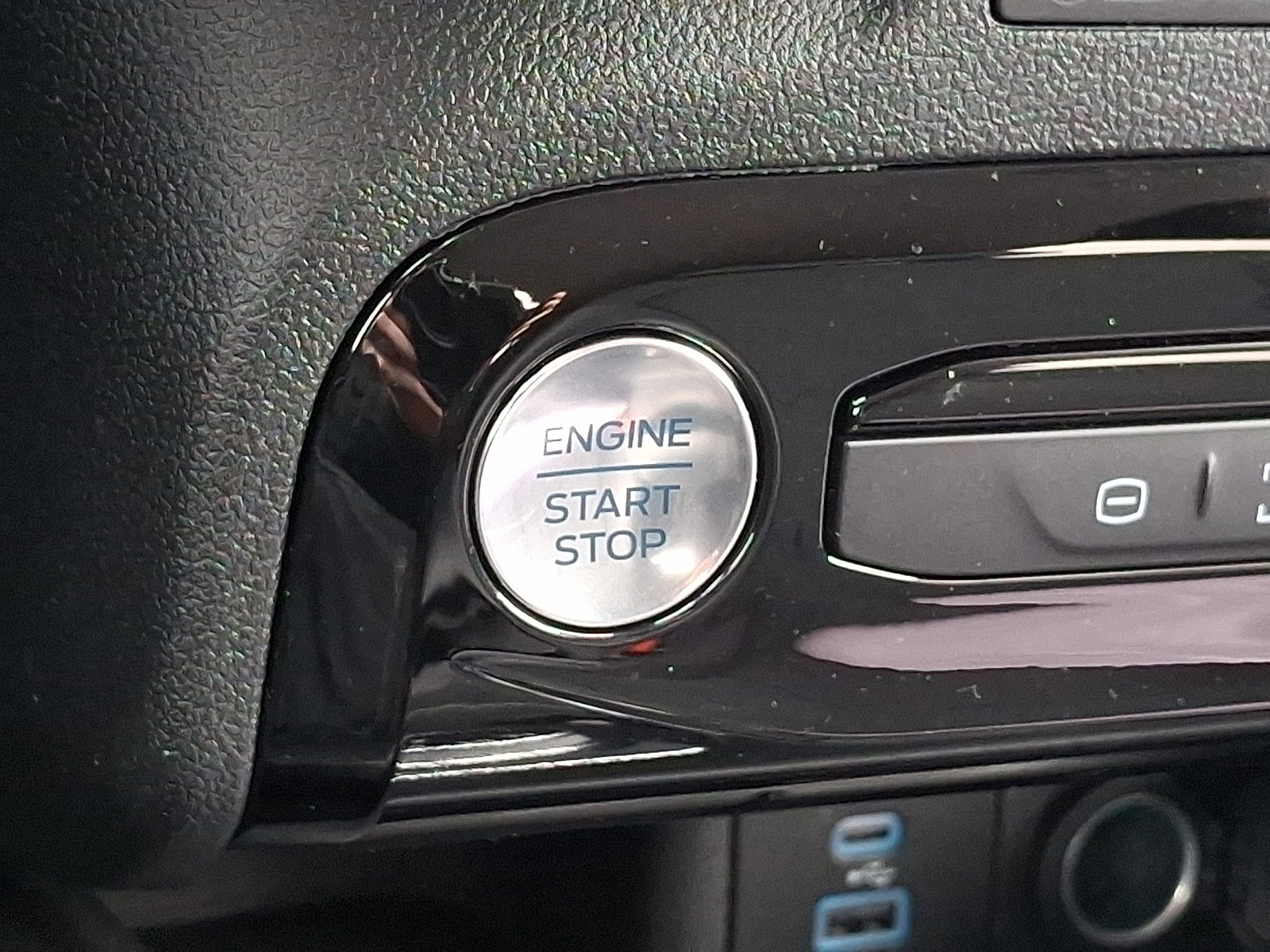 Used 2023 Ford Escape SE image 30