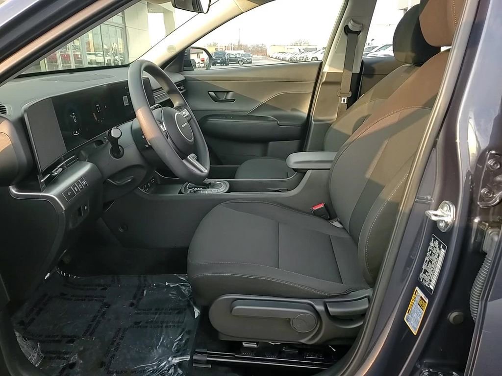 Certified 2025 Hyundai Kona SE image 12